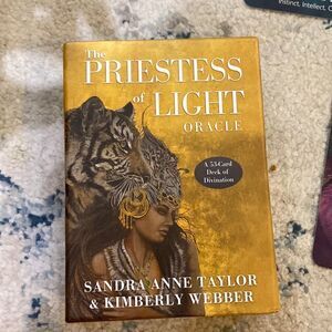 Priestess Of The Light Oracle Cards